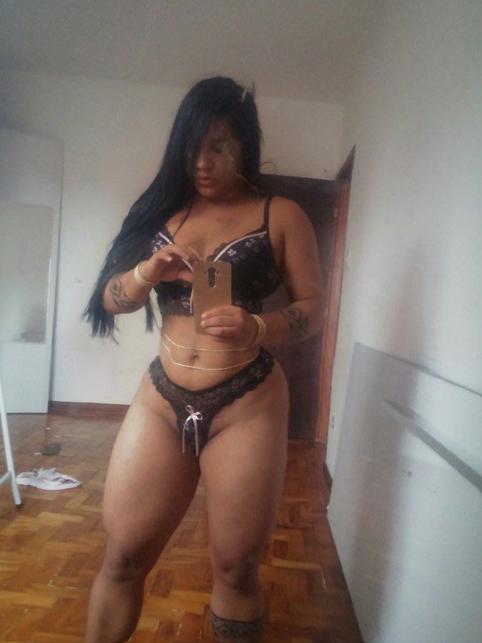 India gostosa teve suas fotos pelada vazadas na net